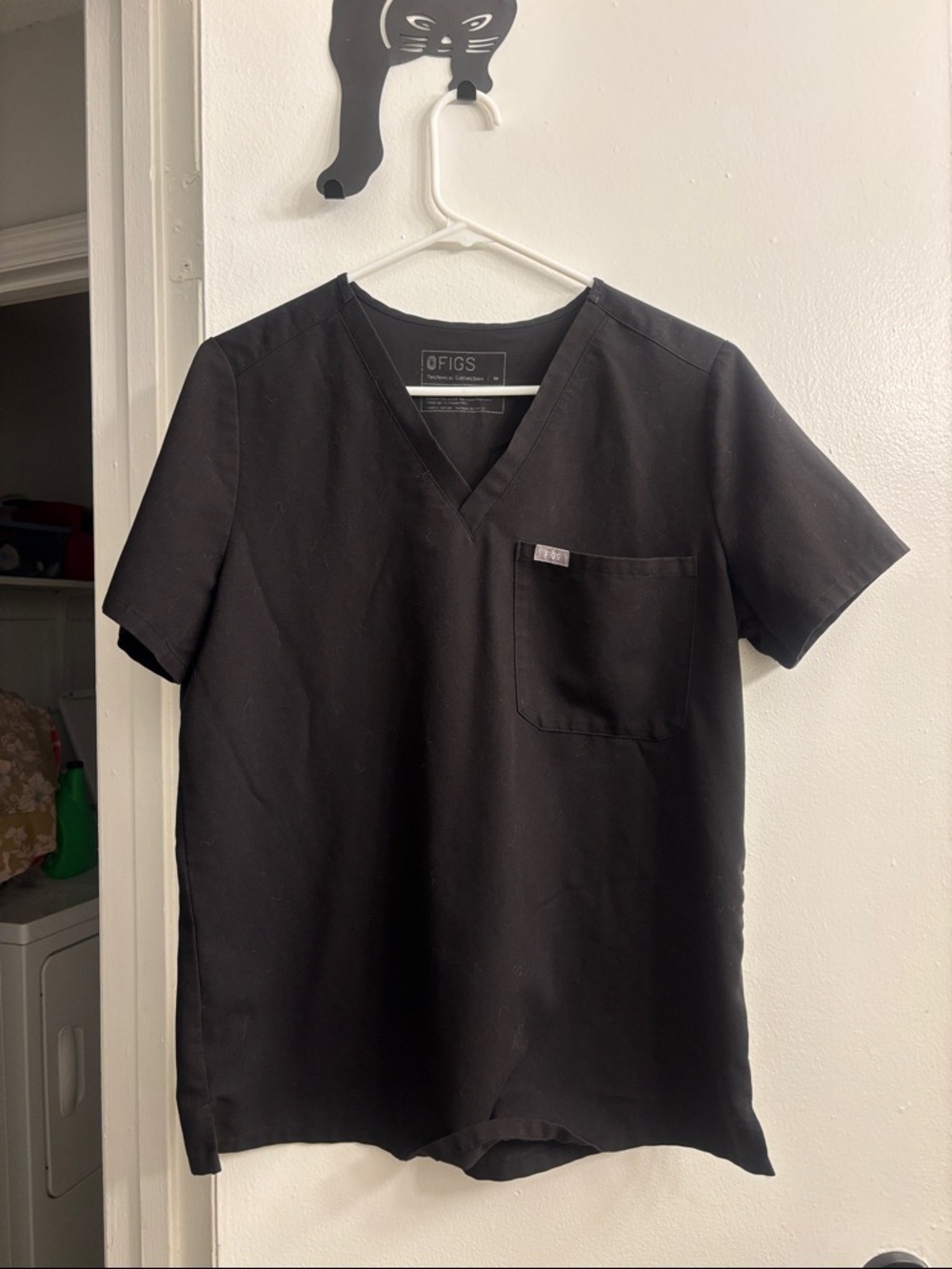 FIGS Black Catarina top size medium